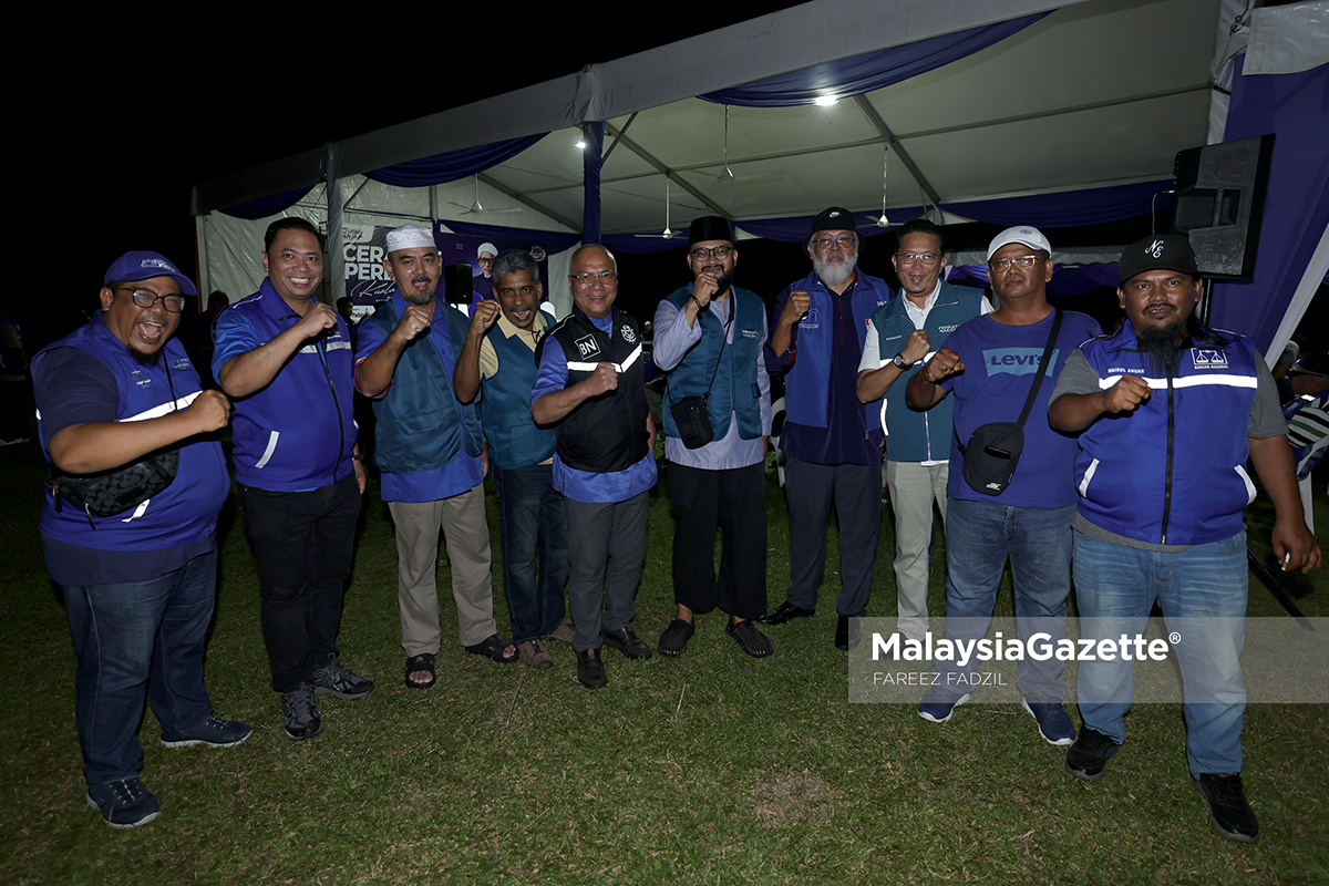 MalaysiaGazette's tweet photo. Ceramah Perdana Kuala Pilah #BNPN 

TIGA SETIAUSAHA AGUNG, (dari kiri) Datuk Seri Saifuddin Abdullah (Wawasan), Datuk Dr Asyraf Wajdi Dusuki (UMNO) dan Datuk Seri Takiyuddin Hassan (PAS) pada Ceramah Perdana Kuala Pilah sempena Pilihan Raya Negeri (PRN) Negeri Sembilan ke-16 di Kuala Pilah.  

#malaysiagazette #PRNNegeriSembilan #N9memilih #PRNNegeriSembilan2026 #UndiN9 

Foto : Fareez Fadzil