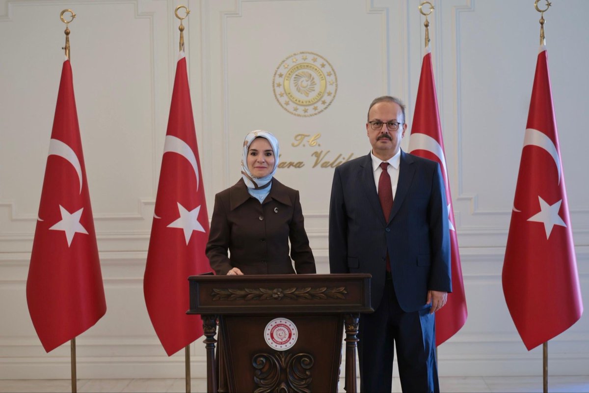 MahinurOzdemir's tweet photo. Ankara Valiliğini ziyaret ederek Valimiz Sn. Yakup Canbolat ile bir araya geldik.

Görüşmemizde, başkentimizde sürdürdüğümüz insan odaklı sosyal politikalarımızın sahadaki yansımalarını ve vatandaşlarımızın taleplerini değerlendirdik.

Sayın Valimize nazik misafirperverlikleri için teşekkür ediyor, çalışmalarında başarılar diliyorum.