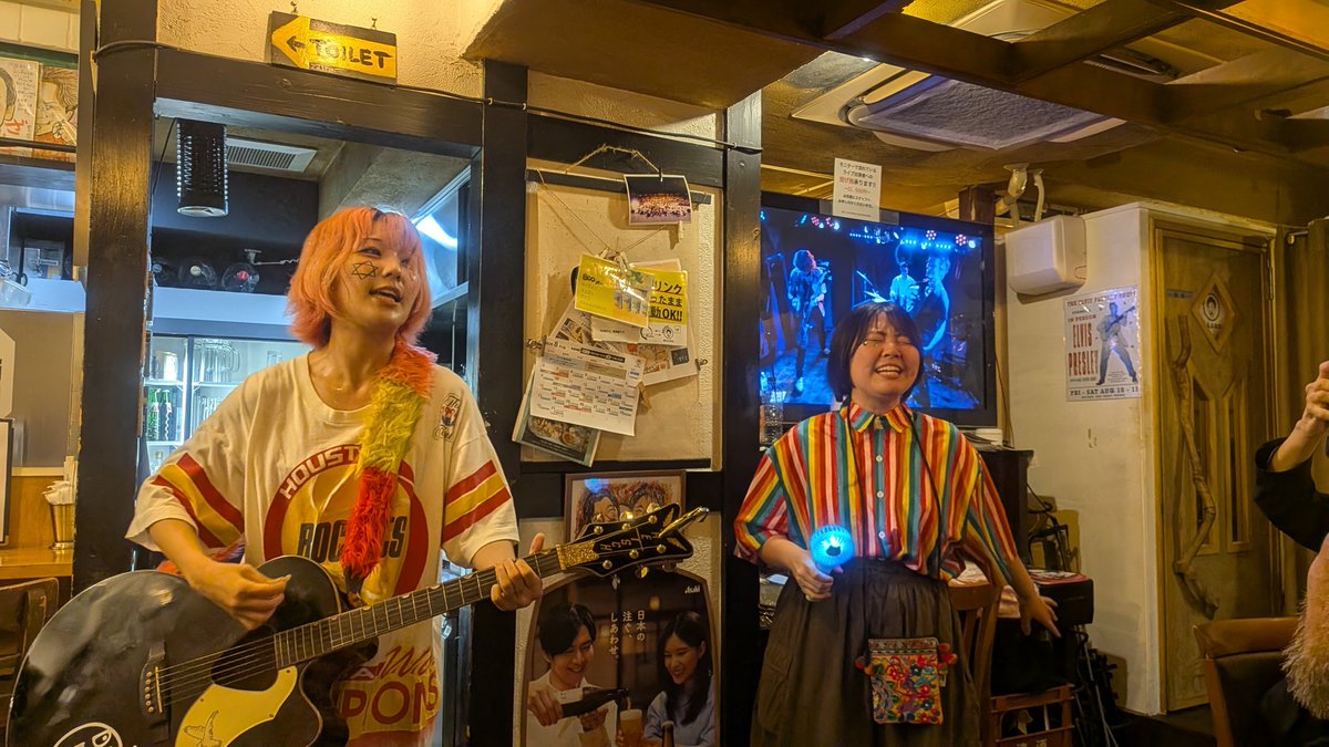 JoePublic63's tweet photo. 本日は #美里ウィンチェスター  バーナイト、ゲストは半年ぶりの #THEバンバン 

月末の金曜ということもあってか、AJiROは盛況。そんな中で開かれた今夜の美里バーナイトは、ゲストのTHEバンバンの体力勝負という、未だかつてないスポ根イベントだった😄
運動した後のビールは美味いよね！ https://t.co/8EgOX904Ym