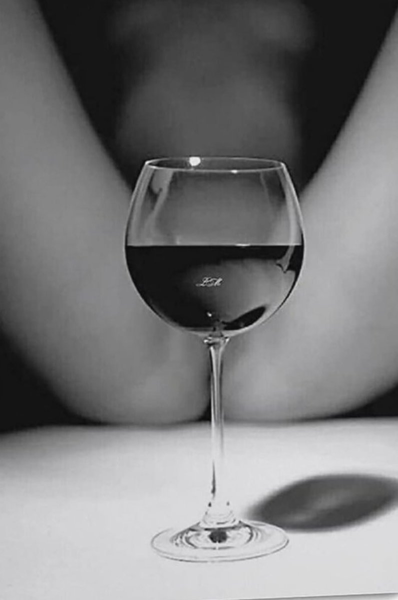 la_Xesposa's tweet photo. V de viernes de Vino Divino. https://t.co/vXpYuxZklU