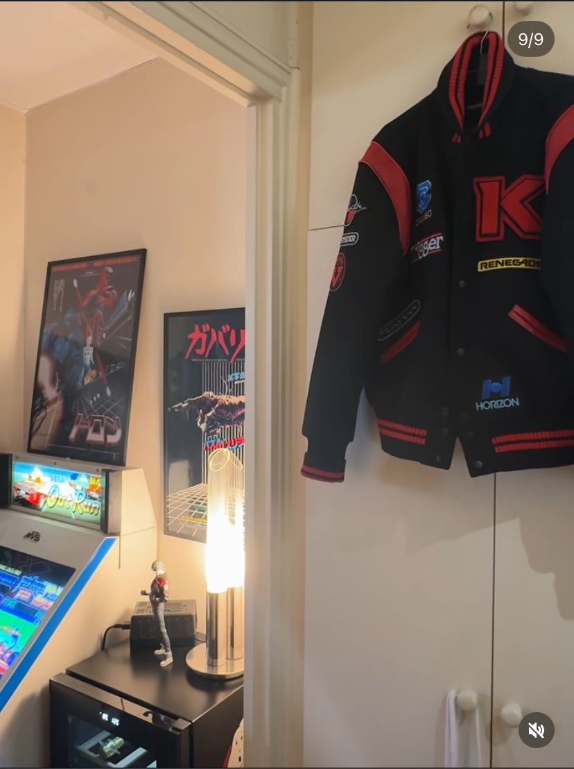 cveerro's tweet photo. one thing about kavinsky i’ve learned this week is that he had the coolest apartment of all time (credit @/maxjoseph on ig) https://t.co/XnD70F16AR