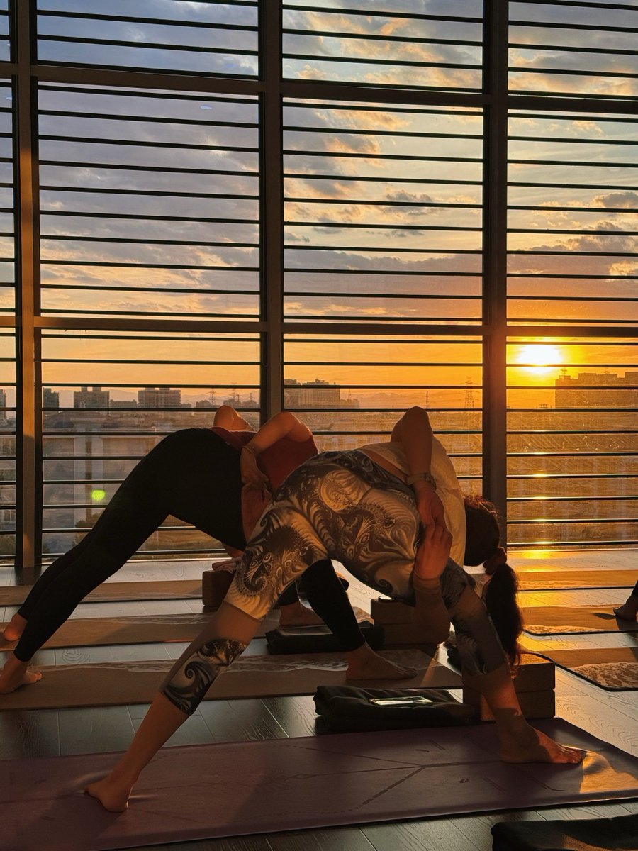 JennaIsaac7085's tweet photo. Just tested the new sunrise yoga flow at our rooftop studio—warm rays + crisp air made every stretch feel like magic. Total game-changer for my morning vibe!， https://t.co/lofBuAaXeR