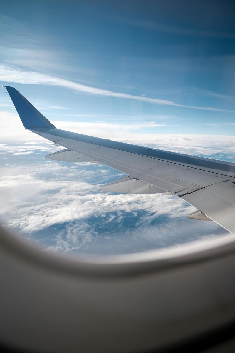 HomewoodNY's tweet photo. Travel made easy. ✈️

@LIMacArthur keeps things simple with smooth departures, shorter lines, and a stress-free vibe—perfect for getting where you need to go without the hassle, just a short ride away.

Secure your stay at https://t.co/hRgvmivy4E

📷: Garrison Gao https://t.co/aZwnzlE9va