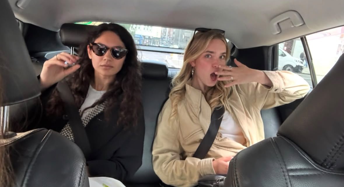 updatestommenbr's tweet photo. 📲 | CLAIRELIZ!

Indy Lewis (Lizzie Young) e Amelia May (Claire Biggs) apareceram no dump postado hoje por Dixie Egerickx (Katie Wilmot)

via @/_dixieegerickx https://t.co/sEF11WSJSJ