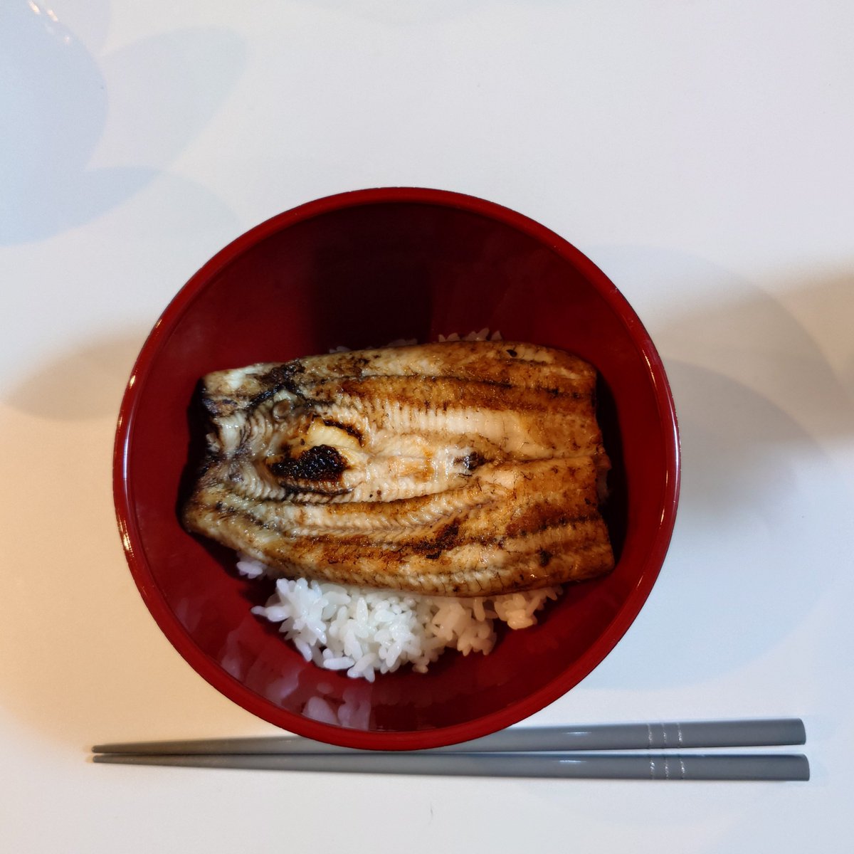 rupinco's tweet photo. 鰻。先週珍しく夕方に居眠りしてたら夫が焼いてた。
白焼きなのにこの後タレと山椒を普通にかけて、食べ終わった後にわさびなどに気付いた。毎日疲れてる。
#土用の丑の日

https://t.co/GMXYReZvVf
なのでこちらへ高尾山盛りを食べに行こうと思う。 https://t.co/vCg5WW3YQT