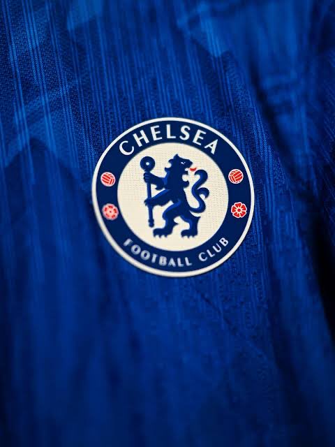 BozTHub's tweet photo. 🔵 Chelsea'nin "Kariyer Modu" macerasına UEFA/FIFA'dan zorunlu mola! 🛑

Beklenen oldu... Milyar euroluk harcamalar, 8'er yıllık sözleşmeler ve bitmeyen transfer çılgınlığı sonrasında Chelsea'ye 2 dönem transfer yasağı geldi!

#CFC #Chelsea #Futbol #Transfer https://t.co/tpJOKZHIWs
