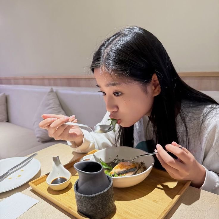 dlwluvt's tweet photo. 😋🤏
#tontawan https://t.co/3SalQyaUZg