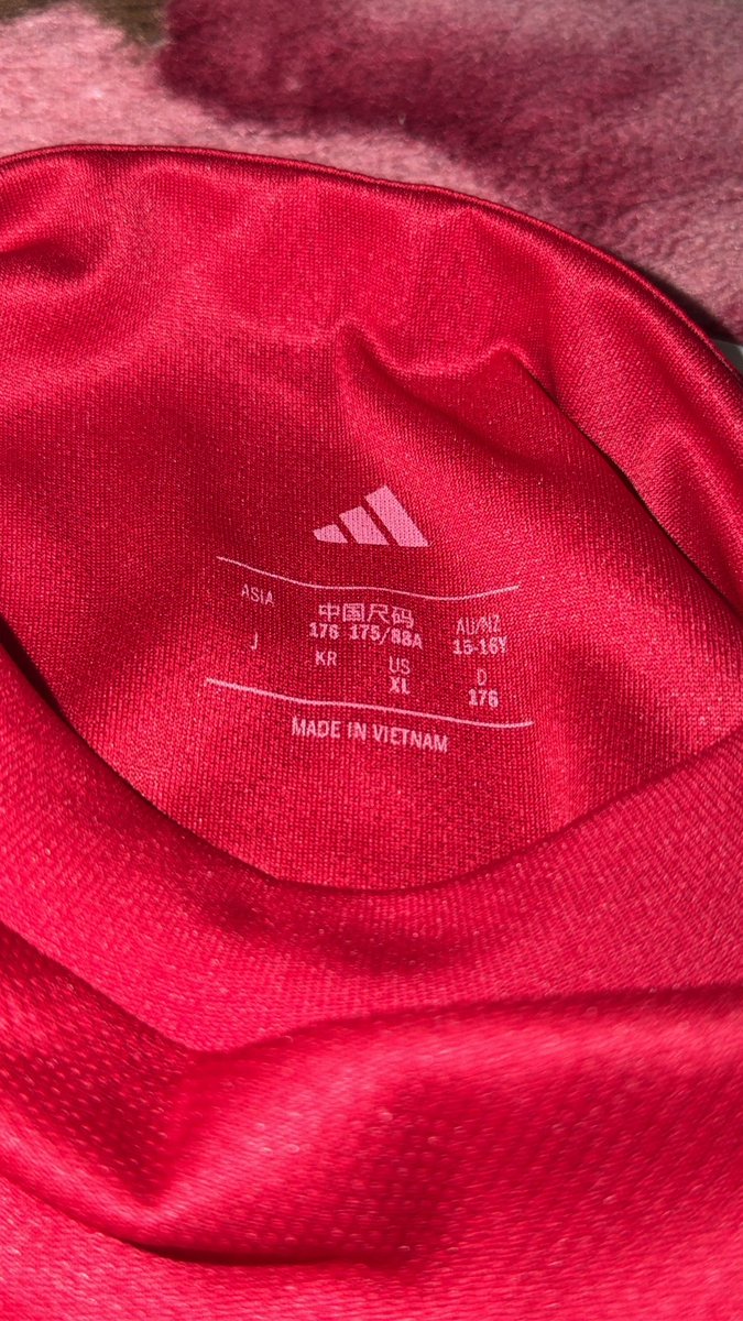 mickey_snx's tweet photo. ส่งต่อเสื้อ liverpool ไซส์เด็ก XL 176
ได้มา 2200-.

-800-. Free shipping 
พร้อมโอนลดได้อีก
#ส่งต่อเสื้อผ้า #เสื้อผ้าy2k #liverpool  #ส่งต่อ #ส่งต่อเสื้อผ้ามือสอง #เสื้อผ้ามือสองสภาพดี #เสื้อบอล #ส่งต่อหมวก https://t.co/z42rdyt2lL