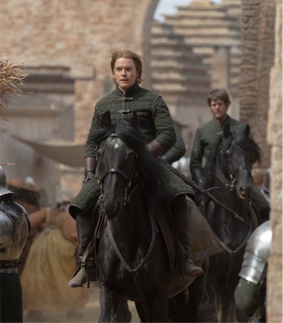 thiollier0's tweet photo. he needs to turn his ass around and get back in that castle https://t.co/U30RUZvAA7