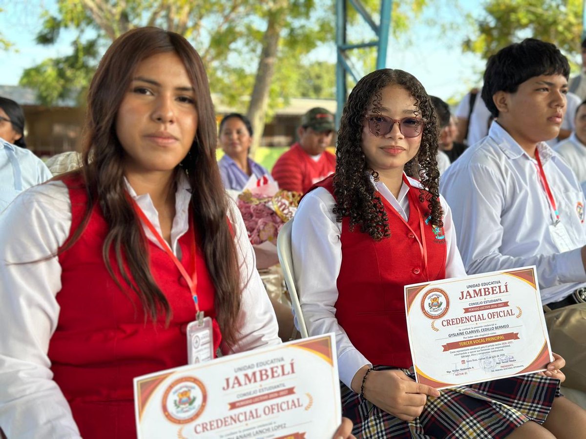 EducacionZ7_Ec's tweet photo. SANTA ROSA] Con entusiasmo y responsabilidad, se posesionó el nuevo Consejo Estudiantil de la Unidad Educativa Jambelí, un espacio de participación democrática donde los estudiantes asumen el compromiso de representar a sus compañeros para el periodo 2026-2027. 📚🗳️ https://t.co/q6AV4n8abL