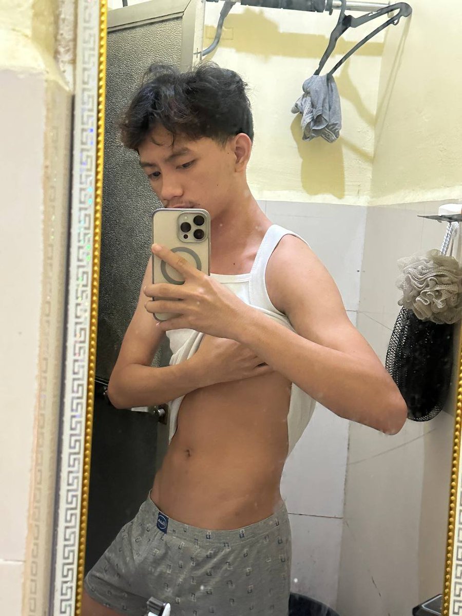 urshinzan's tweet photo. normal lang ba masarapan sa sarili? https://t.co/p05HuzdKIV
