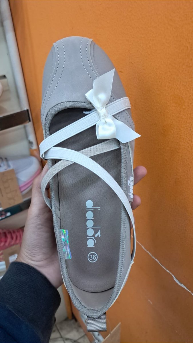 keyboardwon94's tweet photo. Sport station diadora ballet, siapa yang mau punyaaaaa.
#zonauang #sportstation https://t.co/5gtAfusoms