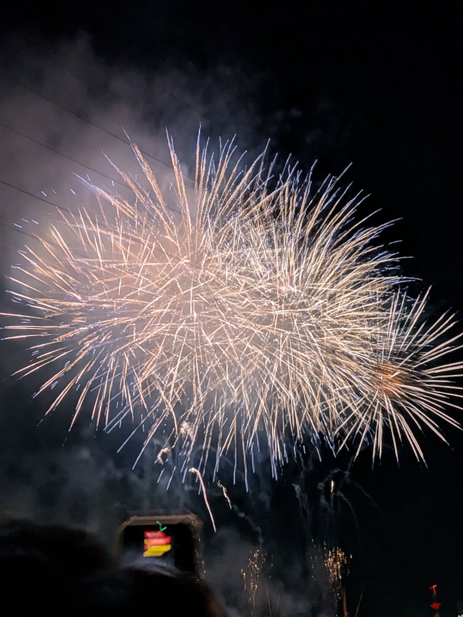10sn_sk1's tweet photo. 今年も花火良かったですね〜🎇
暑い夏乗り切って祭り楽しみたいですね！
 #にいはま納涼花火大会 https://t.co/m8N16pkVfs