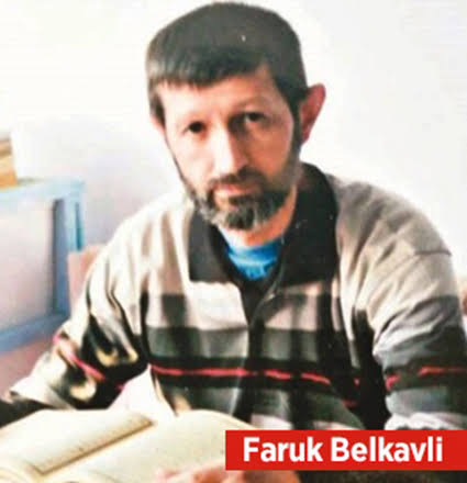 Zekeriya_Say's tweet photo. 📌Tüm Türkiye'yi yasa boğan ve derin bir kumpas olan Sivas Olayları yüzünden hapse atılan ve tam 32 yıl boyunca cezaevinde yatan mağdurlardan Faruk Belkavli,
*
Tahliye olduktan sonra ağır şizofreni ve epilepsi gibi çok ağır hastalıkları nedeniyle özgürlüğüne kavuşmak yerine daha da mağdur oldu. 
*
Geride ailesi kalmayan Belkavli'ye yeğeni İbrahim Bey ( @IbrahimNur95948 )bakıyor. 
*
Bugün bana attığı mesajda;
*
"Faruk Belkavli'niniİlaçlarını almakta zorlandıklarını ve hayatını idam etiremiyecek duruma geldiklerini" söyledi.
*
Osmaniye'den yardım elini uzatan Emine isimli bir hanımefendiden başka kimse Belkavli'nin durumu ile ilgilenmemiş. 
 *
Cezaevinde şartların çok daha iyi olduğunu vurgulayan  ve ümmetin kendisine sırtını döndüğünü gören Faruk Belkavli,  32 yıl yattığı halde "Keşke içeriden çıkmasaydım" diye sitem ediyormuş.
*
Topladıkları yardımlarla dünyanın dört bir yanında yardım şovu yapan derneklerin kaygılarını anlıyorum.
*
O yüzden ümmettin iyi yürekli insanlarına sesleniyorum.
*
Faruk Belkavli'ye karınca kararınca bir ilaç parası gönderme imkanı olanları Allah rızası için iyilik yapmaya davet ediyorum.
*
İletişim için İbrahim Bey ile temasa geçebilirsiniz.. @IbrahimNur95948