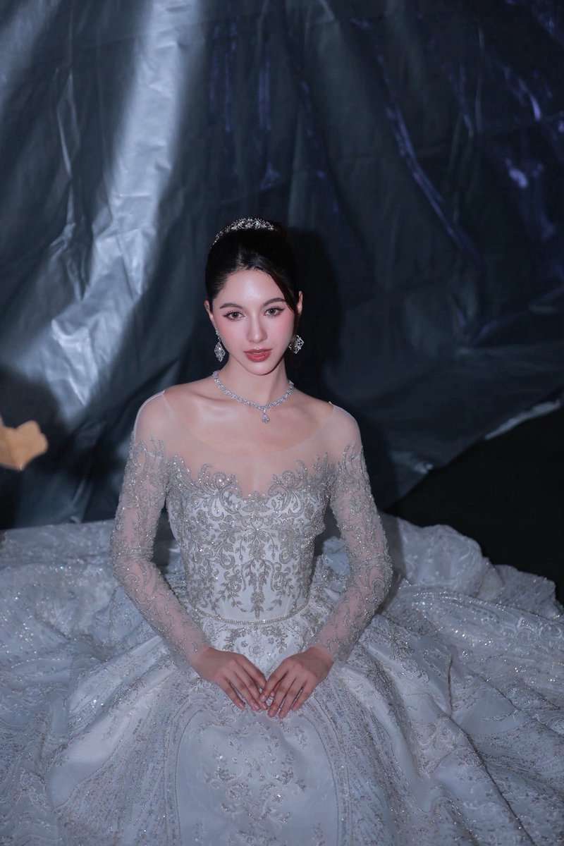 MotionMindsEntt's tweet photo. ....Every detail tells a story of elegance.
Simply breathtaking...✨🤍

SHELLY PUNDAO IN VIETNAM
#GlobalFashionWeek2026xShellyPundao https://t.co/MILRszBGhC