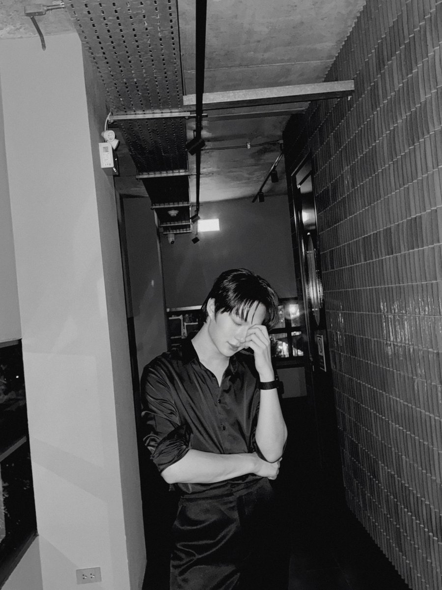 woainewofficial's tweet photo. #NUNEWstagram
【☁️ 𝐍𝐮𝐍𝐞𝐰’𝐬 𝐈𝐆 𝐮𝐩𝐝𝐚𝐭𝐞】
🗓 : 31.07.2026

เฮียนิวหล่อมากกก 🖤🩶

— @CwrNew ♡
#NuNew #NanaNu https://t.co/hBsaUCWt22