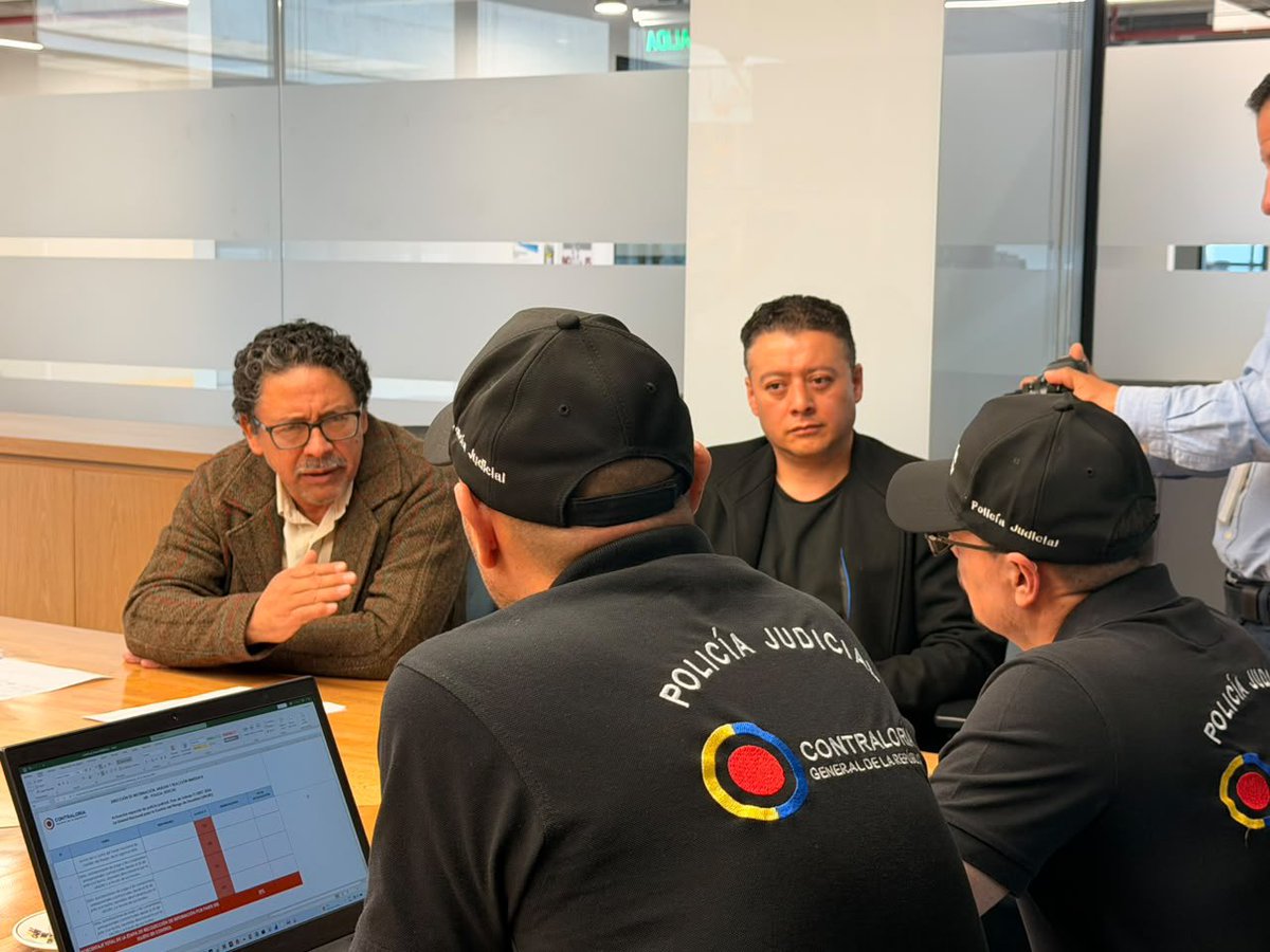 CGR_Colombia's tweet photo. #AEstaHora |🚨La Unidad Especial de Policía Judicial, adscrita a la #DIARI de la @CGR_Colombia, adelanta actuaciones en @Fiduprevisora y la @UNGRD, como parte del seguimiento iniciado en el @MinHacienda. 

📌El propósito es verificar la trazabilidad de los recursos públicos desde su asignación, giro y ejecución contractual, en el marco de la Función de Advertencia emitida por la @CGR_Colombia.