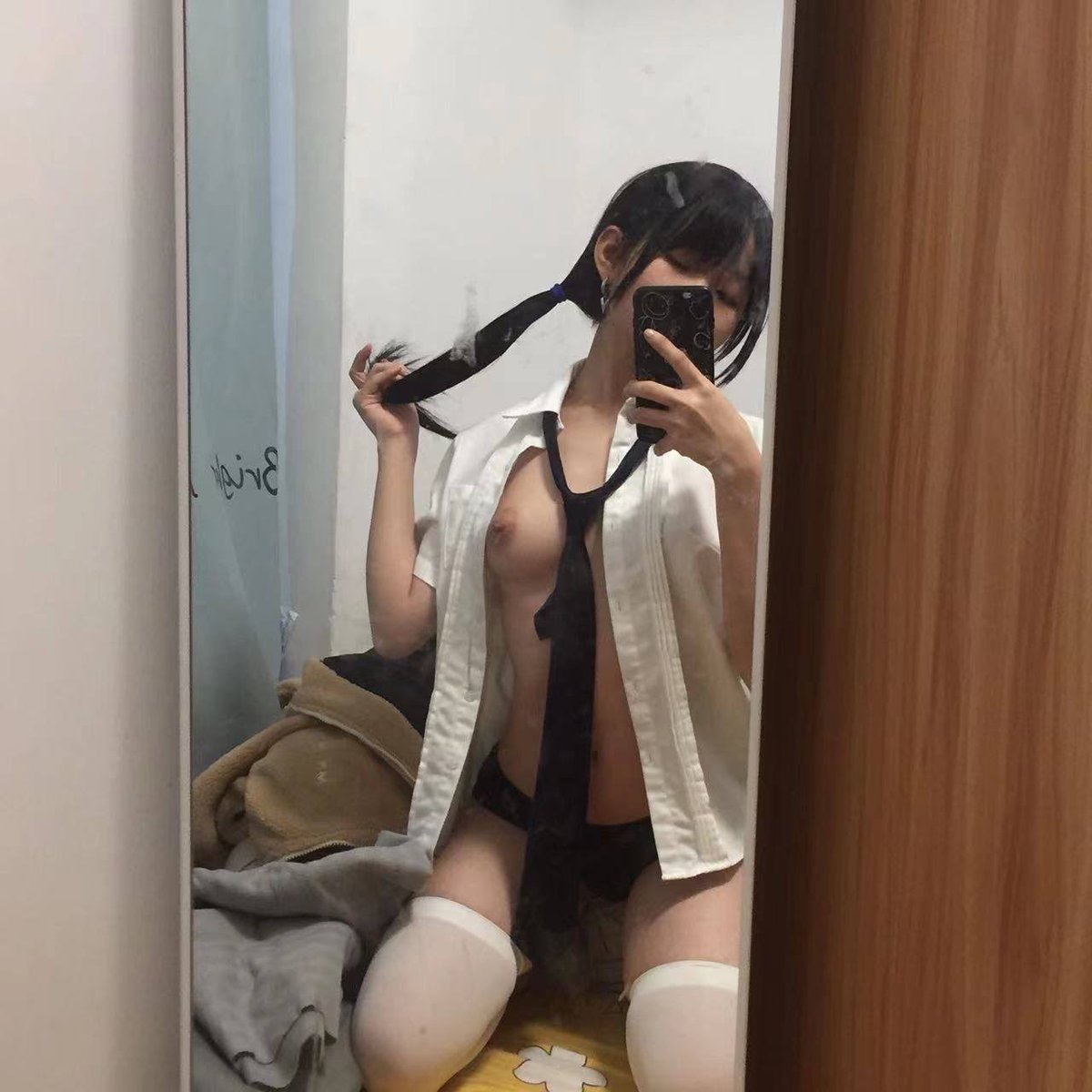 yang58104's tweet photo. 艺术学院极品反差嫩妹啪啪流出，超美颜值女大 白丝过膝袜鞋子拍，白嫩美乳极品身材，第一视角露脸做爱，淫声娇喘不断 #淫妻 #绿帽 #绿奴 #女大学生 #人妻 #女神 #羞辱 #反差  #女友 #母狗 #少妇 #素人 #高颜值 https://t.co/hro6vaN1LP