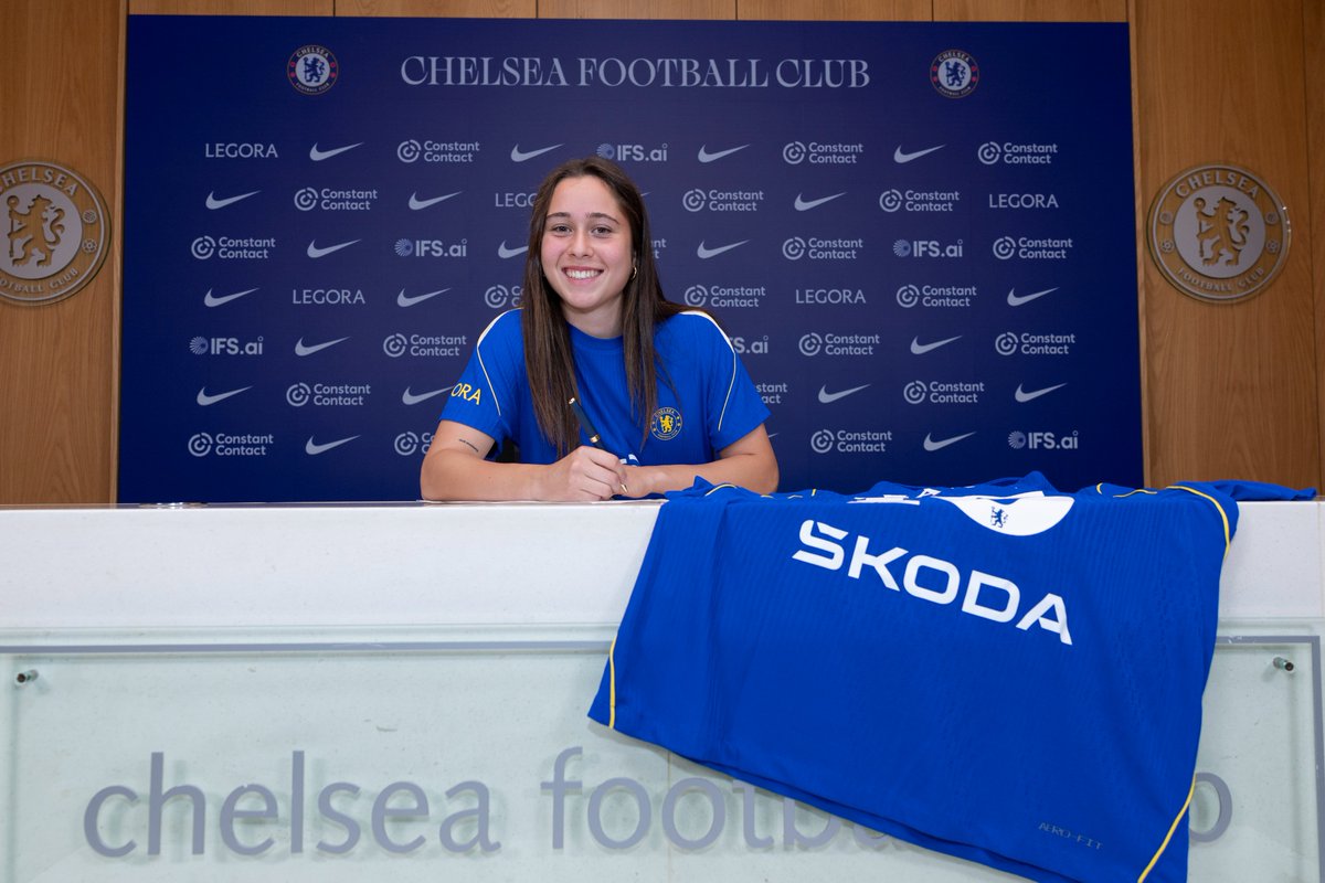 NizaarKinsella's tweet photo. 🚨Chelsea have signed Giulia Dragoni on a four-year contract from Barcelona. 

The Italian says "I still can’t believe I have signed for Chelsea!. When I was a child, not even in my biggest dreams did I think I would sign for Chelsea. It’s unbelievable. I’m really excited." 🐉 https://t.co/Im16uhz4nF