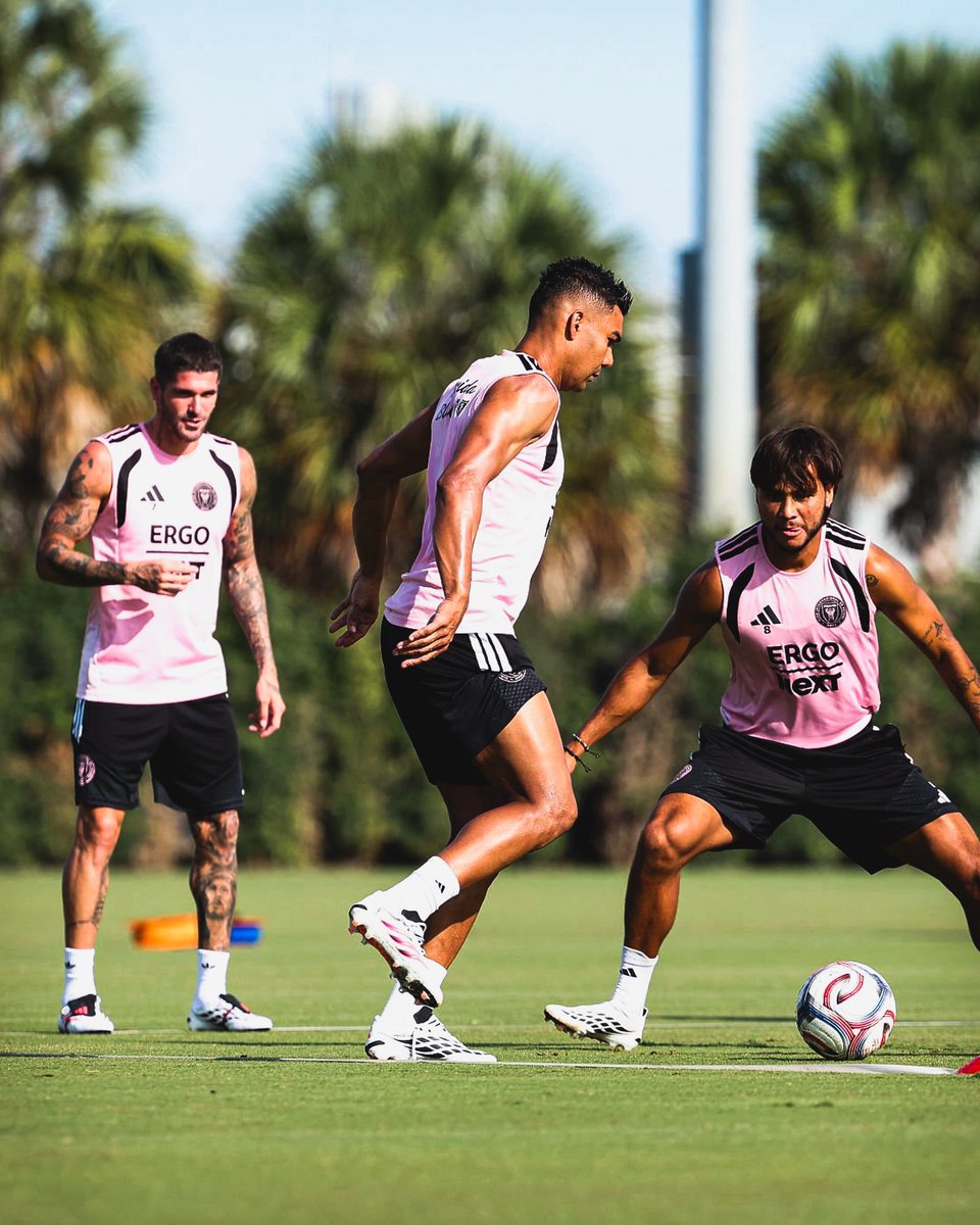 rodridpdaily's tweet photo. De Paul y Casemiro. 🩷 https://t.co/2OX9ooEwVw