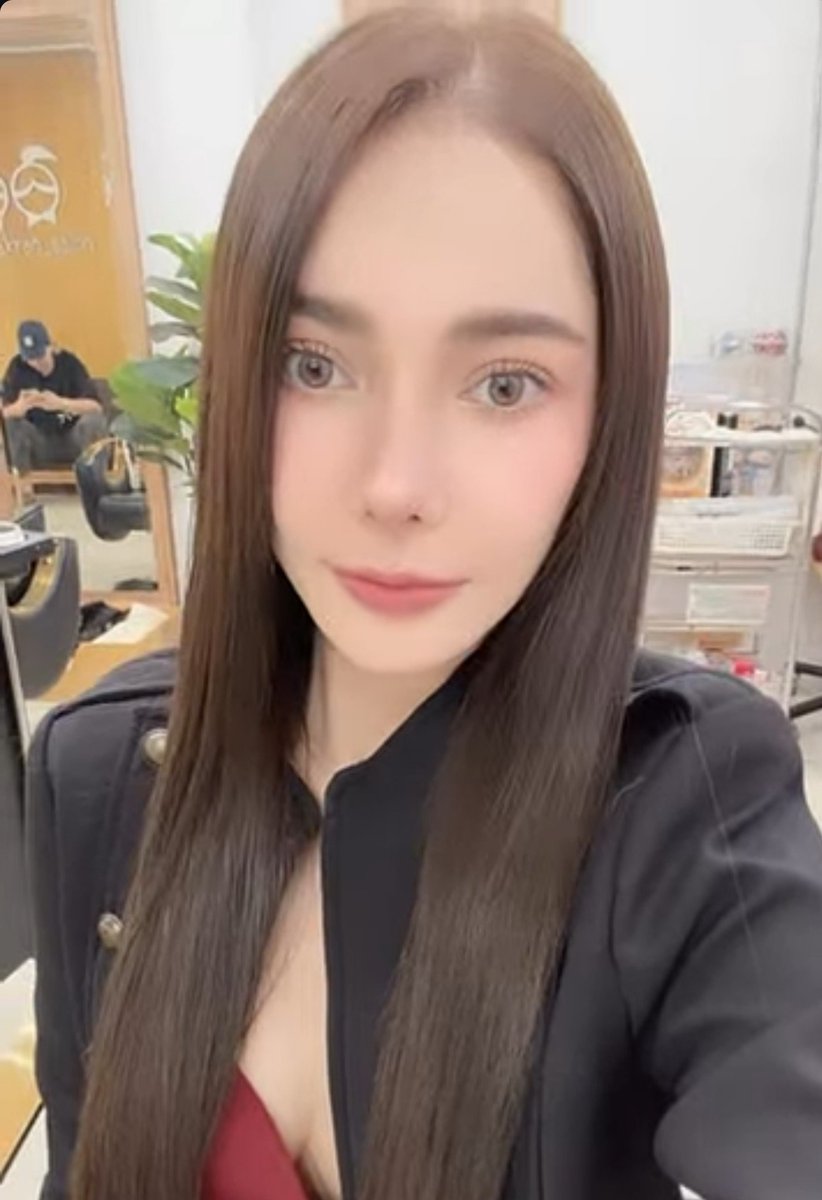 Hike2026's tweet photo. E wont show support for C or CP work, dsnt talk or engage with C at work or outside but here she is, loving her first ship is back. Never heard her talk about C like that except "shes too skinny, hair too short"
Acting like did with🐦
#อิงล็อต #อิงฟ้ามหาชน 
#ชาล็อตออสติน #englot https://t.co/z26xptKulM