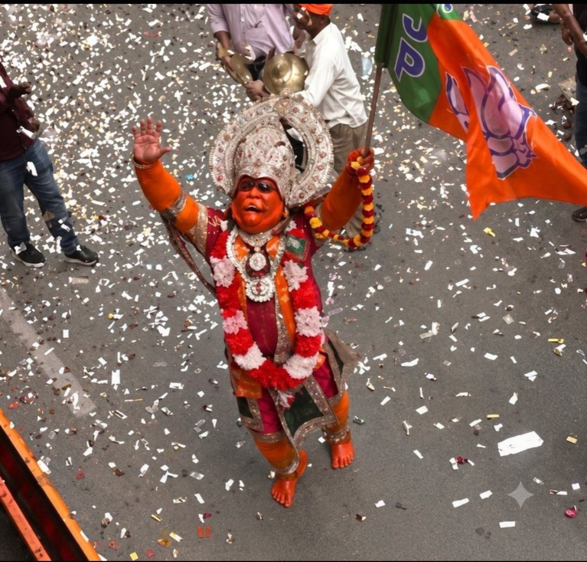 AnilYadavmedia1's tweet photo. इन धर्मद्रोहियों ने मेरे आराध्य बजरंगबली को चीयर लीडर बना दिया अपनी रैलियों में,

पवन पुत्र क्षमा ना करेंगे https://t.co/QdI3sNWbnG