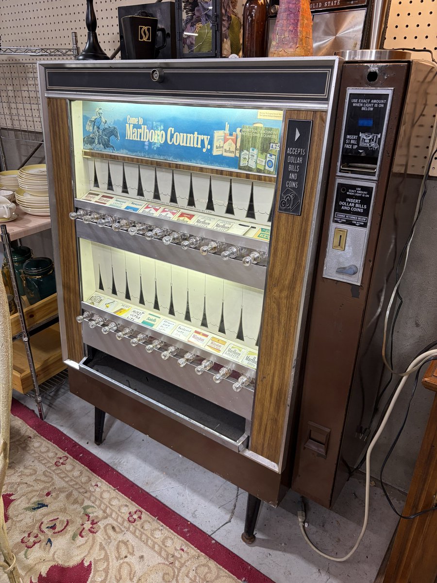alphafox's tweet photo. Found this at an estate sale, should I get it for my game room? 😬 https://t.co/8l9ecyAaFI