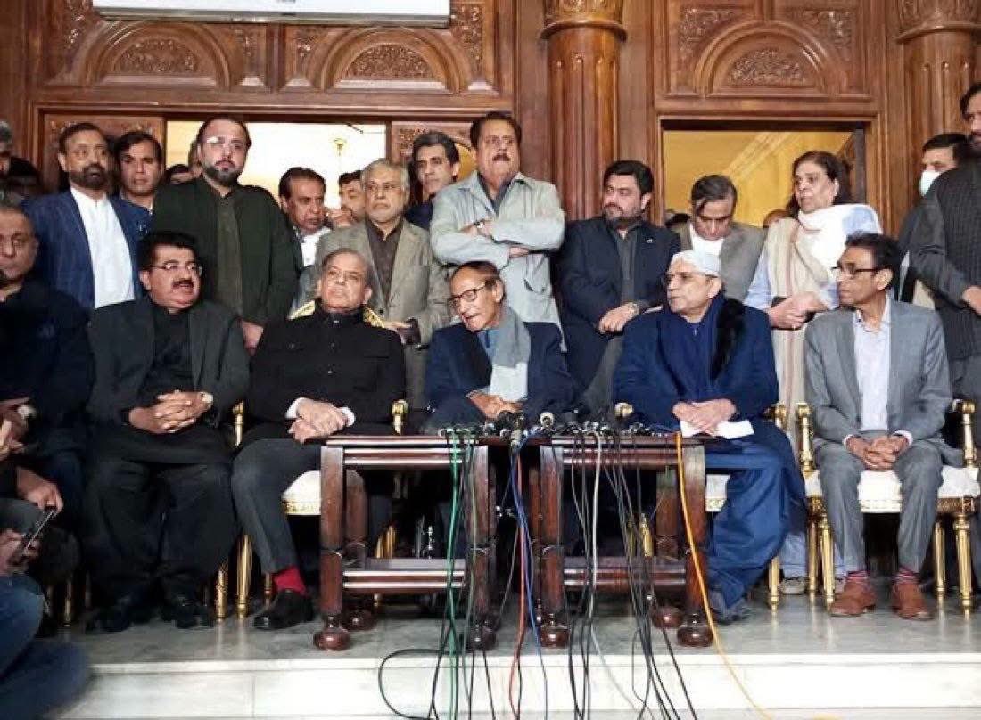 SohrabBarkatt's tweet photo. 4 سال کی شبانہ روز محنت کے بعد کل ہمارا ششٹم Collapse کر گیا !! https://t.co/uGWC9mdvK3