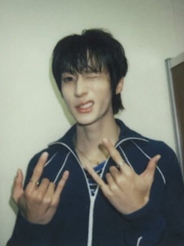 urmyantinitonny's tweet photo. ผ่านปีที่ 3 ไปกับแอนตันแล้ว ไวเหมือนโกหกเลย .. ♡♡♡ https://t.co/UGFPJBcT6H