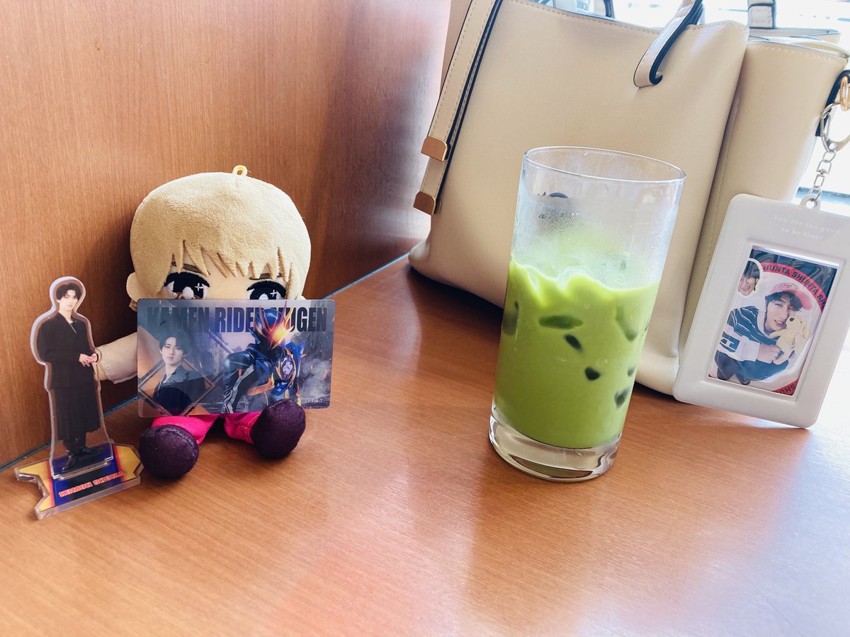 me_53_s's tweet photo. 映画終わりにカフェ寄ったときのやつ

映画めっちゃ良かったーー；；
しゅんちゃん悪役ちょー似合う

み！るきーずの方と繋がってみたいって思うしALTに書くことも決まってるけど画像何にしようかずっと迷ってて一向にポストできない https://t.co/QQnB4DFHlK