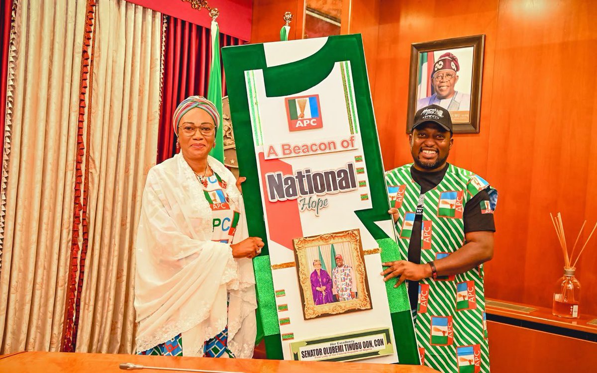 Kenzo_Leee's tweet photo. Today, First Lady Oluremi Tinubu received the National Youth Leader of the APC, his Zonal Youth Leaders, the FCT State Youth Leader, and members of the APC National Youth Wing at the Presidential Villa, during which she presented brand new Toyota VIP Hiace buses, https://t.co/iglZcpZouV