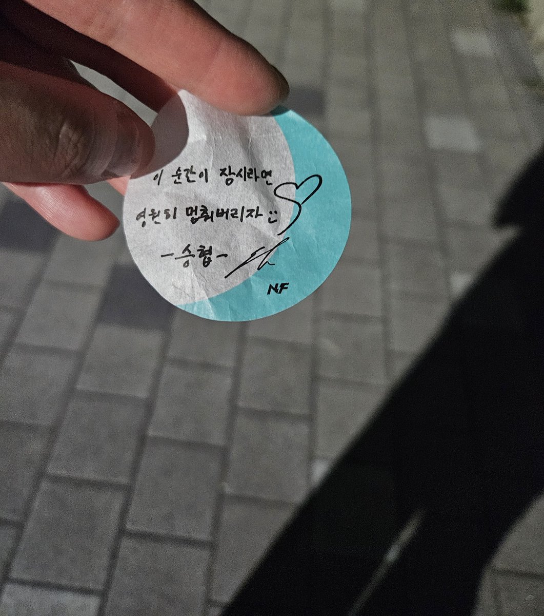 Jane_Jdon80's tweet photo. &amp;CON5 1일차 즐거웠다💕
오랜만에 묵은 스트레스 다 날림
올라갔다 내려갔다 댄스도 보여주고
노래도 뭐 하나 꼽을 수 없게 매 순간이 너무 좋아서 눈에 꾹꾹 담으려고 했는데 끝나고 나니 꿈같네 https://t.co/kZeEEgouMF