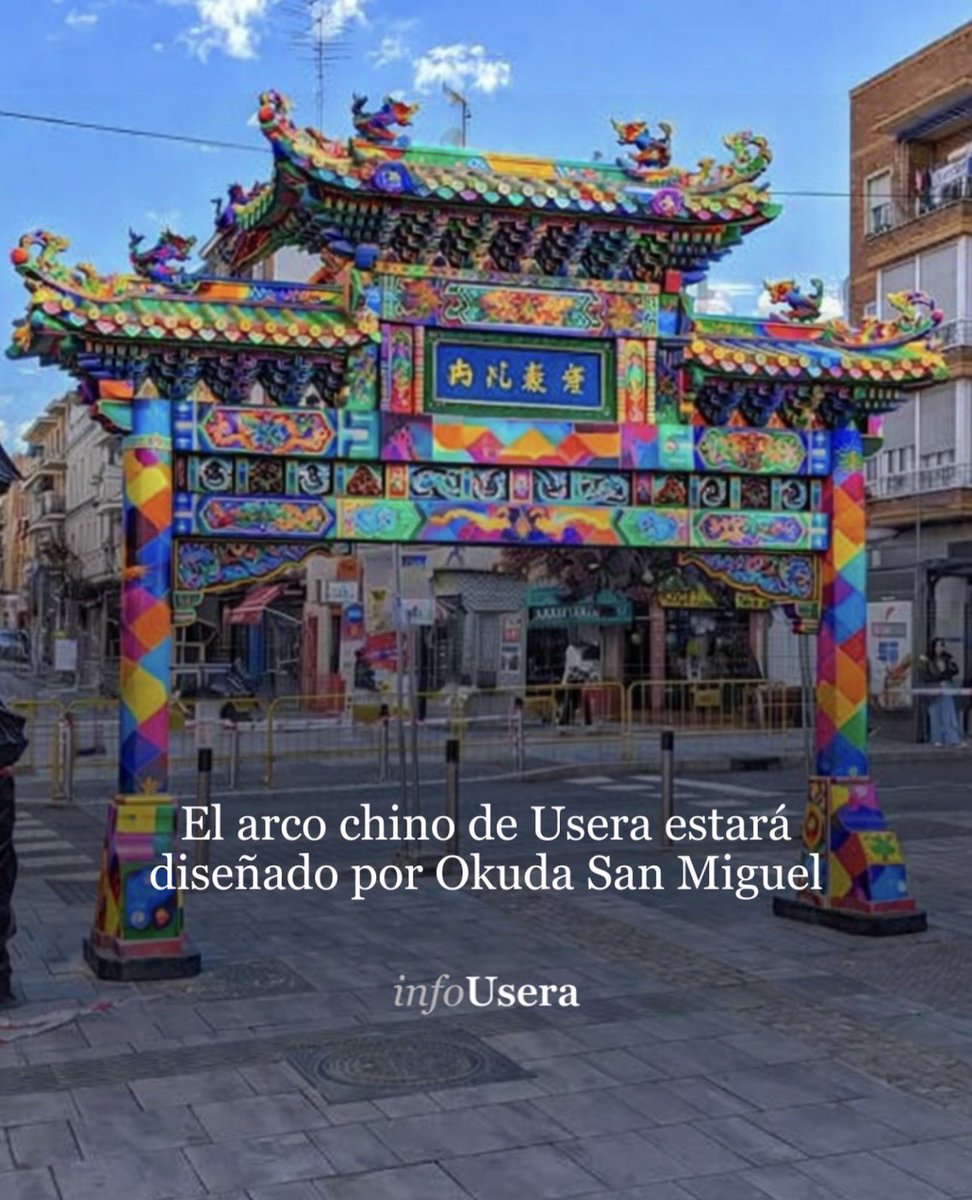 MadridDecadente's tweet photo. 📍 Usera

Pues a falta de ver qué hace Okuda con él, parece que Madrid ya tiene la nueva puerta de entrada al supuesto “Chinatown madrileño”

Pero el arco es casi lo de menos…

Porque detrás viene un paseo peatonal desde Madrid Río, una forzada ruta gastronómica, el cierre indefinido del mercado, algunos eventos…En definitiva, convertir unas pocas calles de un barrio obrero en un nuevo producto turístico de la ciudad

👉 ¿Esto mejora el entorno? Sin duda 

👉 ¿Va a atraer visitantes, inversión y actividad económica? Posiblemente 

👉¿Va a disparar el interés inmobiliario, subir los alquileres y el precio de la vivienda expulsando a las clases más humildes y con menos recursos fuera del barrio? Con total seguridad

Porque el Ayuntamiento de Madrid tiene la extraña habilidad de confundir “regenerar” con “revalorizar”, que es siempre el único objetivo sin proteger a la población local 

Cuando  un barrio se pone de moda, quienes lo han construido durante décadas acaban siendo quienes menos pueden permitirse seguir viviendo en él. Y ya vale de esta mierda sin planes para los residentes 

Y hasta aquí mi reflexión de este cálido viernes de julio 🥵🔥☀️
