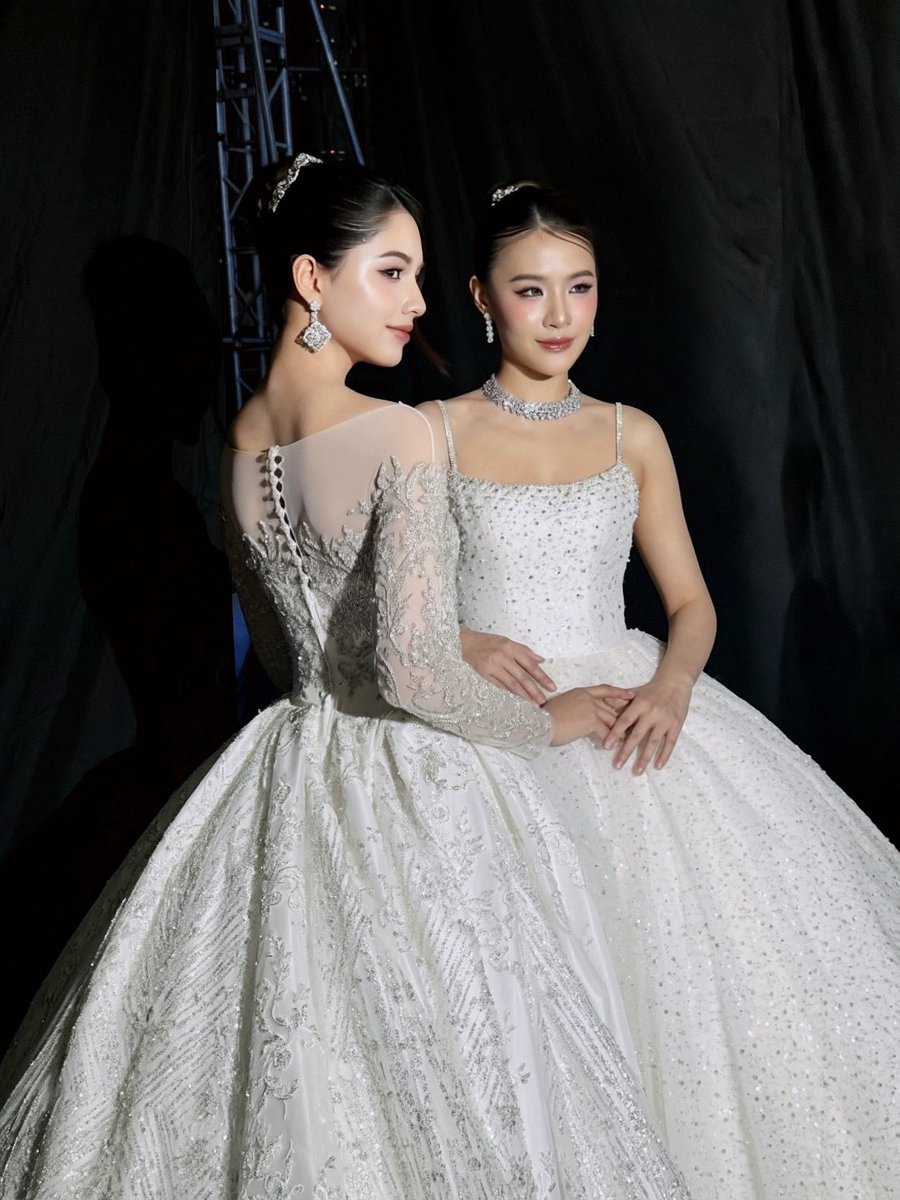 MotionMindsEntt's tweet photo. Side by side, they shine a little brighter. ✨

SHELLY PUNDAO IN VIETNAM
#GlobalFashionWeek2026xShellyPundao
#shellypundao https://t.co/6bkCVaOcXT
