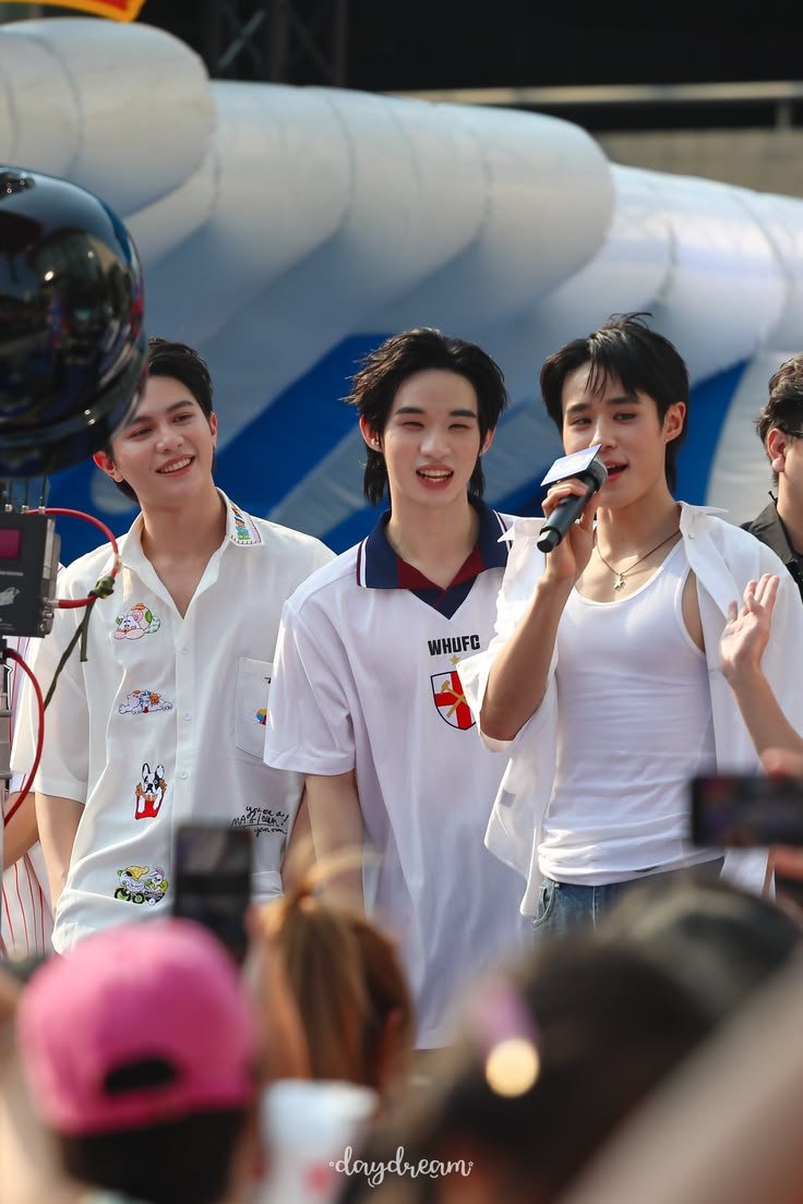 wesley_narm's tweet photo. ฟิลแบบ ลูกเลี่ยม กะ ปะป๊าหม่าม๊า   ไม่เปลี่ยนเลย💙

#nuthong #williamjkp https://t.co/hPGUSxgz2p