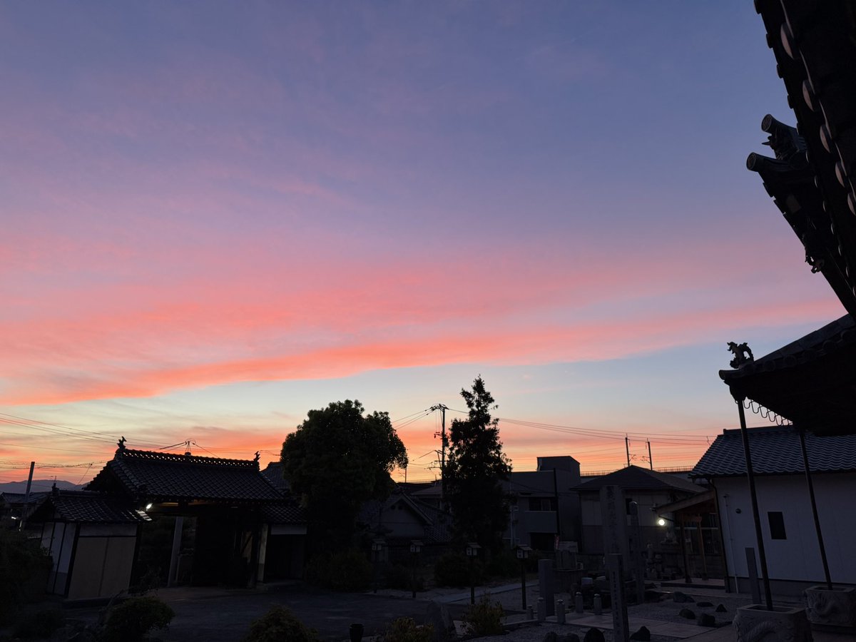 ootakisayen's tweet photo. 双身毘沙門天
浴油秘法
あと拝みをどうぞ🙏

毎日猛暑ですね🫠
夕焼けキレイでしたので思わず撮影📷

お盆行でバタバタしとりますが
懺悔者皆さんとの四方山話も盛り上がり
ついつい夜更かし🥱

今日もご安全に🙏 https://t.co/IahIkfqFD7