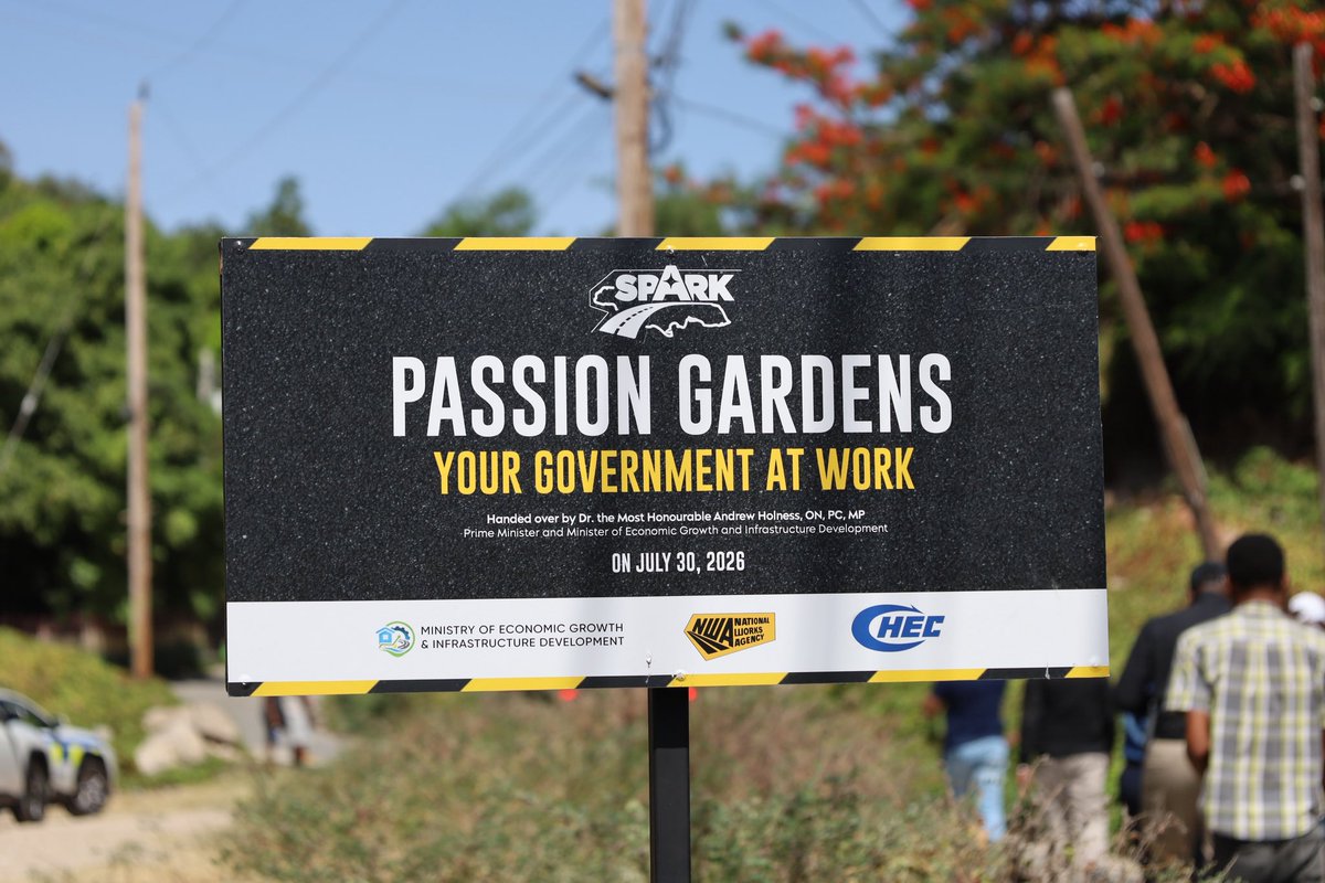 megid_jm's tweet photo. We also officially commissioned the newly rehabilitated Passion Gardens in East Rural St. Andrew alongside the Most Honourable Juliet Holness.
Another community is now benefiting from safer, smoother roads under the SPARK Programme!
#SPARKJamaica #BuildingBetterRoads #MEGID https://t.co/dtPee3oAmS