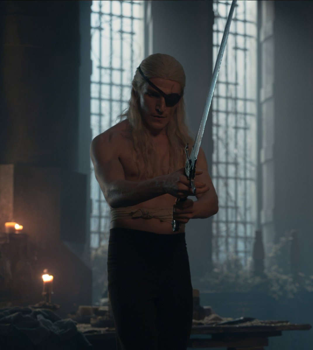 thinkerewan's tweet photo. his arms 😵‍💫😵‍💫 https://t.co/wm47TLxMLI