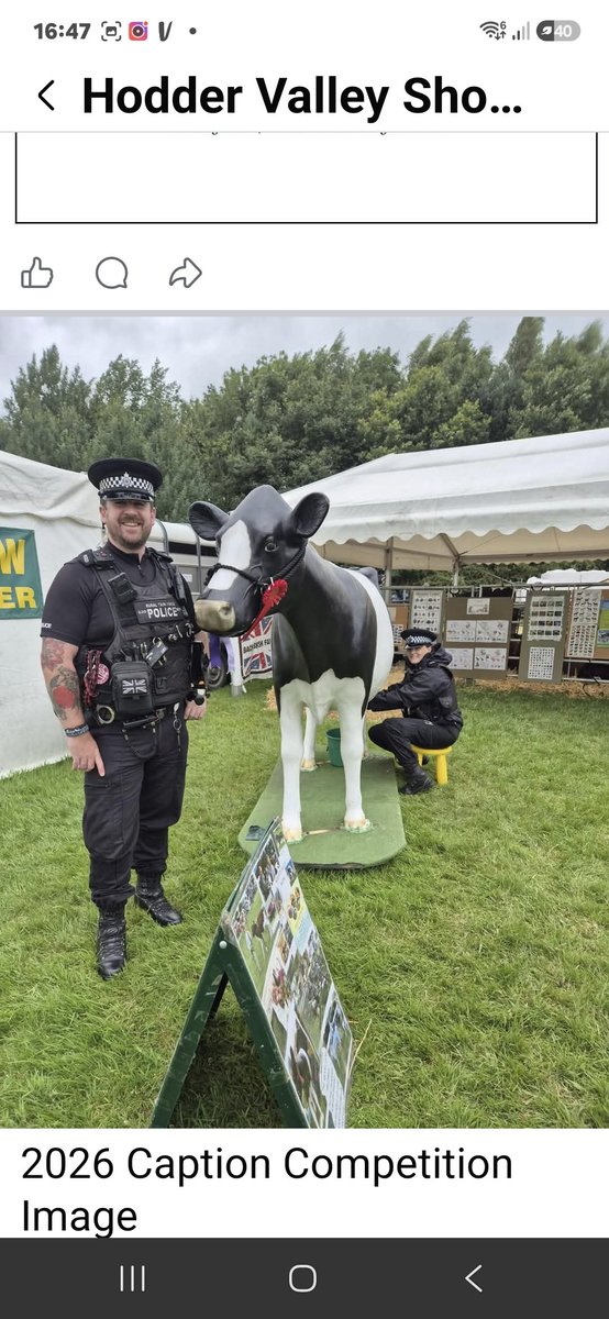 hodder_showcow's tweet photo. Now then my friends, let's get lots of entries for this year's @HodderShow u WIN tickets for this year's show, so if u win you can come and see me..
The picture is of me and 2 mooverlous @LancRuralPolice so please enter in the comments  🐄👍❤️ https://t.co/hZNEjiyGkN