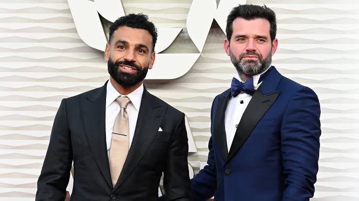erkamofficiall's tweet photo. Mohamed Salah ve Ramy Abbas henüz şunun farkına varmış değiller.

Beşiktaş taraftarı her şeyi en üstten yaşar.
NEFRET de buna dahil.

Demem o ki;
“Kullanışlı aparatlarınız” sizi Beşiktaş’a yaklaştırmaz.
Daha çok NEFRET OBJESİ olursunuz! https://t.co/2FMZSLzAxD