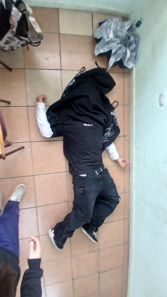 Miaripk's tweet photo. Le dieron duro en la noche, andab en su primer casting de porno gei, buela alto 🪿🪿🕊 https://t.co/iwJObv2Ic3
