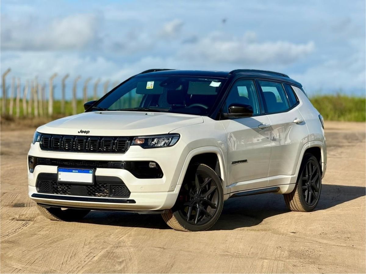 OEstagiari0's tweet photo. ⚠️Jeep Compass ou Corolla Cross a combustão?? 

Eu iria de Corolla Cross a combustão fácil.
Jeep tá desvalorizando demais, e tendo dificuldade revenda. 
Vão no Corolla que ele é bom de mecânica e bom de revenda. 
Obs: Cuidado na versão híbrida dele, essa é bucha e n compensa. https://t.co/A9iOiLT1VJ