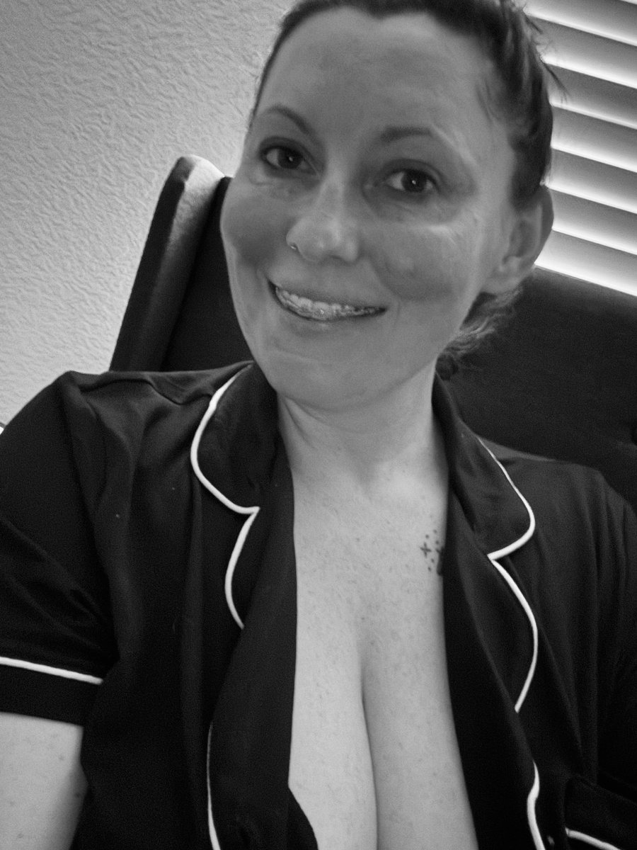 spectorgagit99's tweet photo. Come wake up next to me. Clothes optional #watta #milf #bigtits #tits #milftits https://t.co/AV2kHEdXCj
