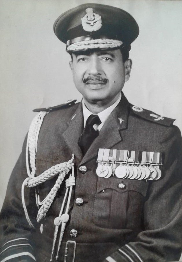 AnchitGupta9's tweet photo. Only the third IAF medical officer to be appointed DGAFMS. The previous two were Air Marshal Ajit Nath, one of the IAF’s first three medical officers, and Air Marshal Dhananjay Parashuram Joshi. Both spent  their entire careers with the Air Force. Air Marshal Sandeep Thareja, by contrast, has served with the IAF only in the later years of his career.  #IAFHistory
