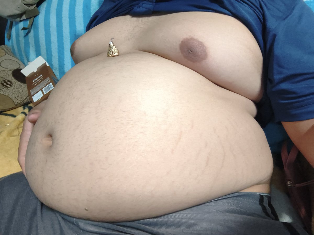 MartyHotDog's tweet photo. Happy Friday!
Do you want some chocolate..? 👀 

#chubby #fat #gainer #feederism #bigbelly https://t.co/NVnLbJ5aPH