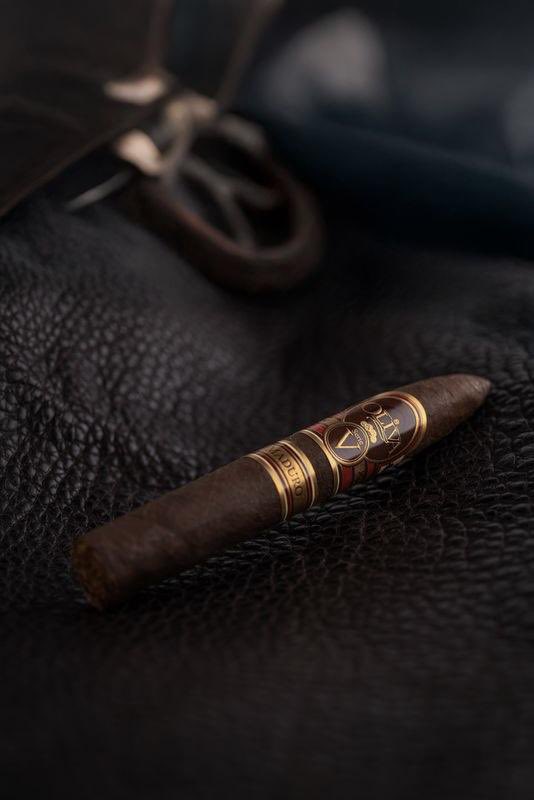 OlivaCigar's tweet photo. Quiet confidence, in hand
..
#olivacigar #cigaraficionado 
#cigarlife #craft #cigarlover https://t.co/jZATxhj4sC
