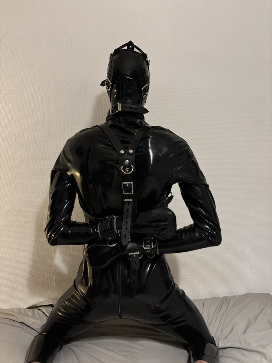 Fenris609's tweet photo. I am also on @PlayFetish, on the hunt for well equipped masters to introduce me to their kinky world 😏 … 

Find me on @PlayFetish for #fetish and #kinky encounters! https://t.co/EoVUOivejf