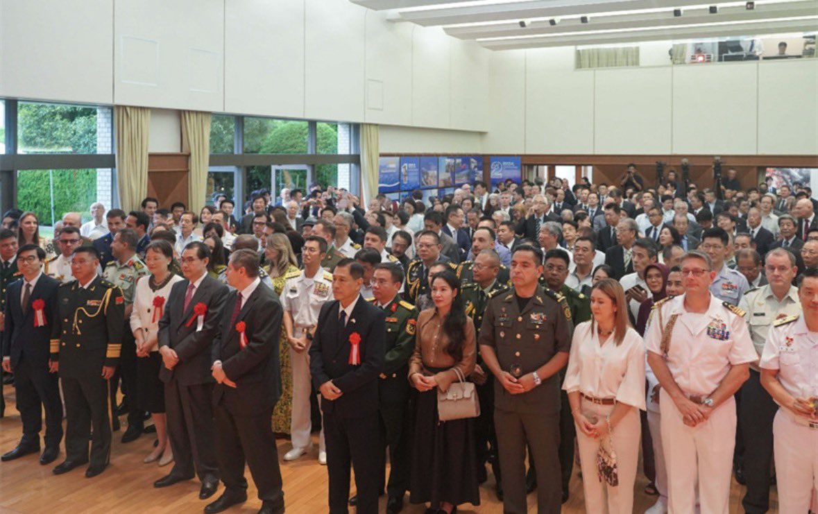 S10408978's tweet photo. 7月30日、中国駐日本大使館で中国人民解放軍建軍99周年祝賀レセプションが開催されました。

中国人民解放軍は、台湾への軍事的圧力を強め、東シナ海・南シナ海でも威圧的な行動を続け、日本周辺での活動も活発化しています。

その軍隊の建軍記念日が、東京で盛大に祝われた。

日本に軍事的圧力をかける軍隊の建軍記念日が東京で祝われる。
この異様な現実を、決して見過ごしてはいけません。