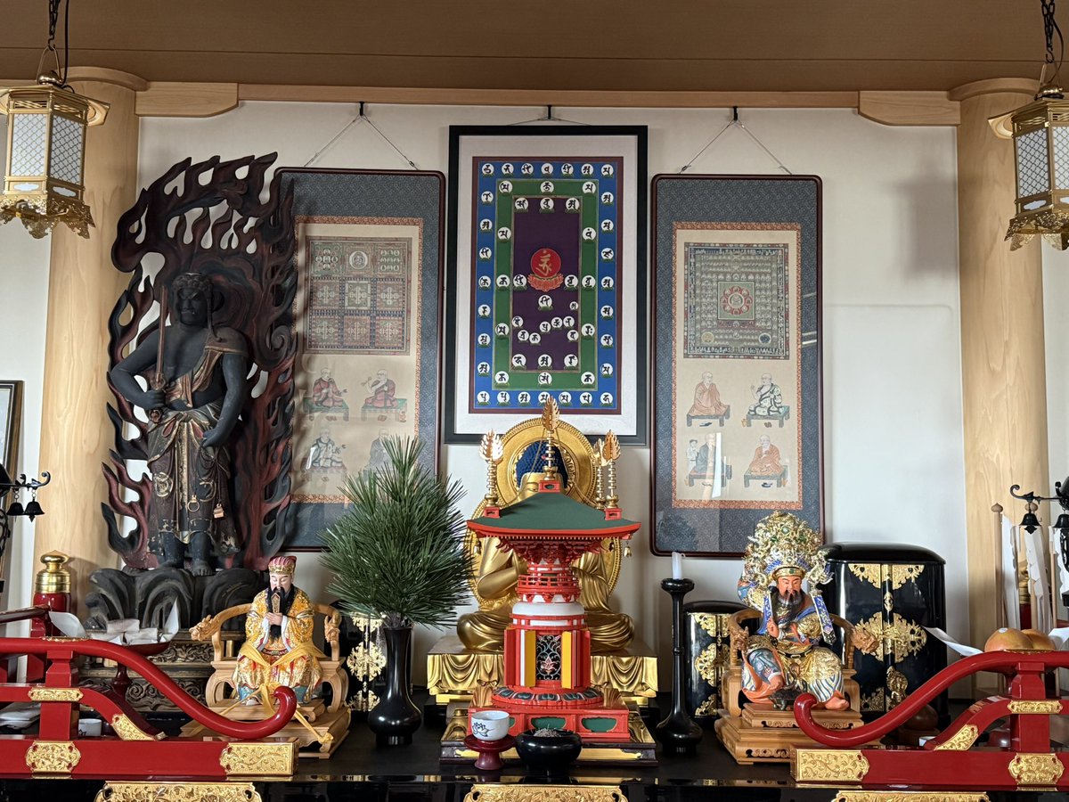 ootakisayen's tweet photo. 台湾の彫刻師
林建瑋先生の刻

玉皇大帝
道教の最高神

林建瑋先生の神像は日本で唯一
当山でのみ、お祀りしております

ご参詣ください🙏 https://t.co/9nRuHPH5Ek
