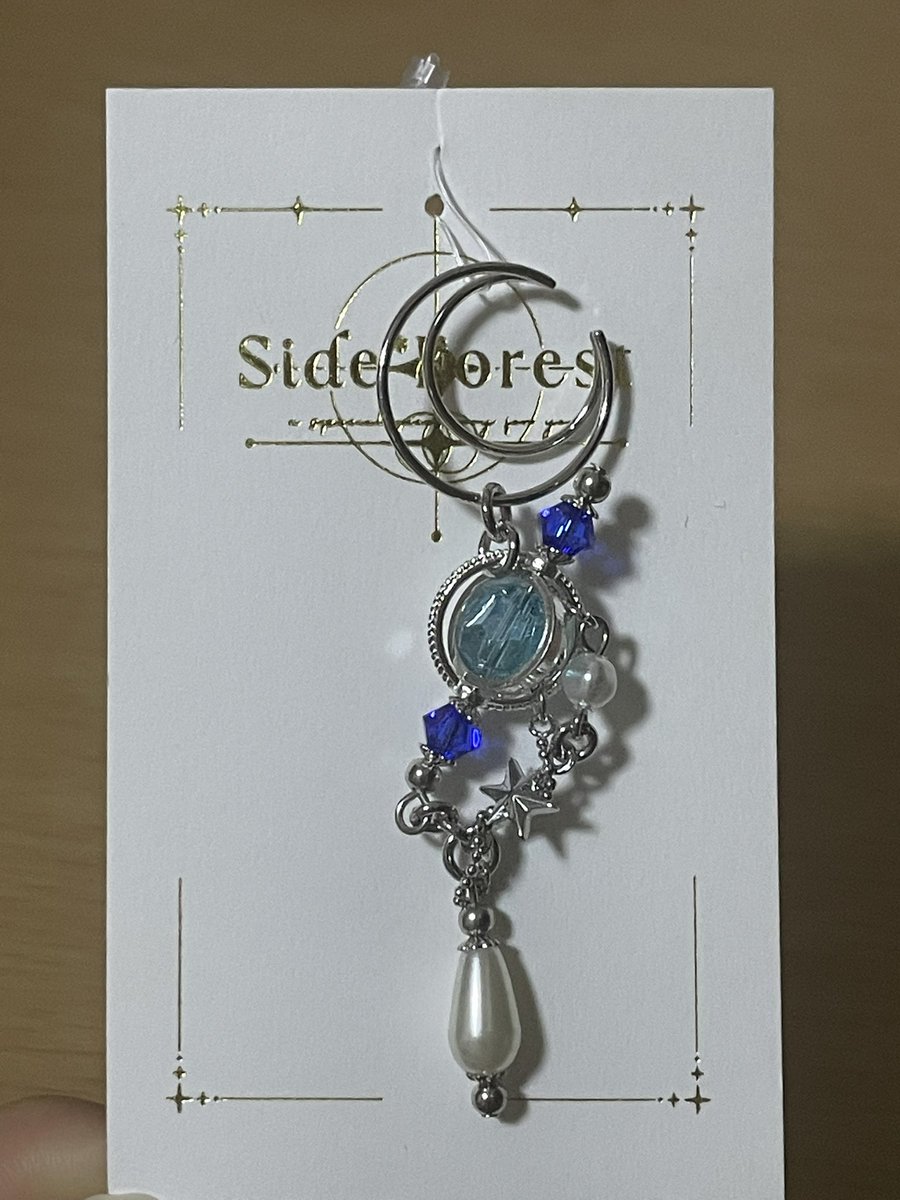 9696blacksugar's tweet photo. メゾンローゼンクロイツ(@MaisondeR )で買ったアクセたち✨

イヤカフ、ネックレス→Side*Forest
ピアス→花魁びゅうてぃ
バレッタ→Triple*Fortune

見事に青と黒しかない( ﾟдﾟ)ﾊｯ! https://t.co/S1CYS6ucgx